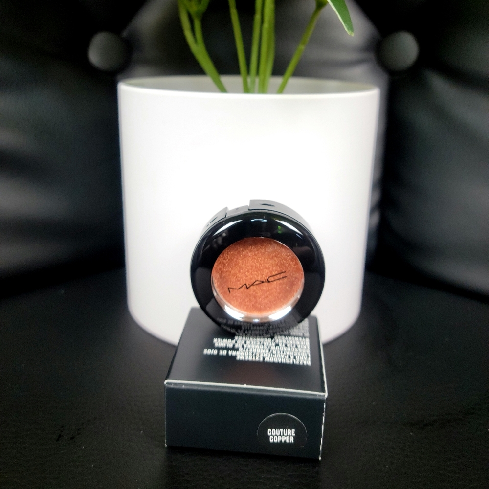 Mac single eyeshadow in "contour copper (shimmer"